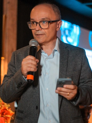 Carlos Vinícius Melo